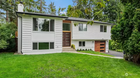 8712 NE 133rd Pl, Kirkland, WA 98034