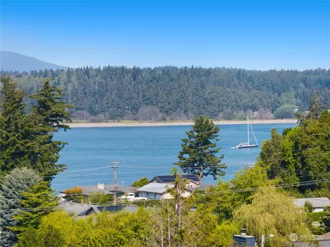2601 16th St, Anacortes, WA 98221