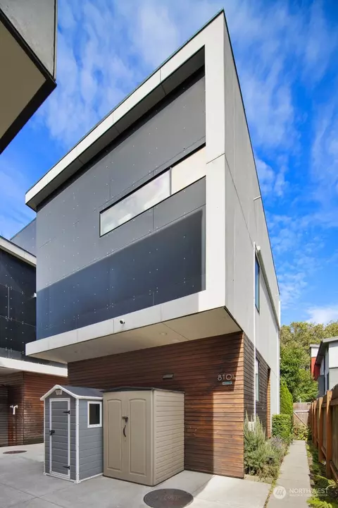 810 Apt B S Orcas St, Seattle, WA 98108