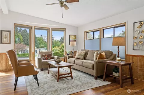 17114 Woodcrest Dr NE, Bothell, WA 98011 photo 3