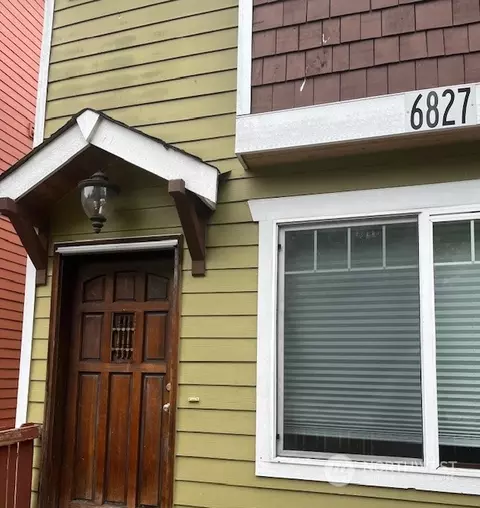 6827 Weedin Pl NE, Seattle, WA 98115