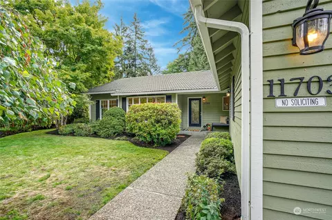 11703 NE 103rd Pl, Kirkland, WA 98033