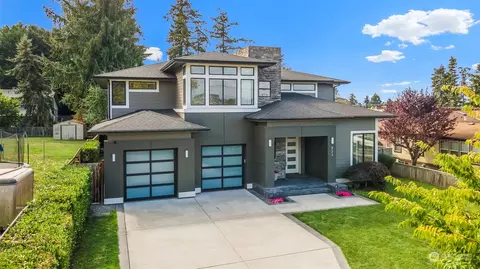823 S 240th St, Des Moines, WA 98198