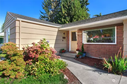 15628 1st Ave NW, Shoreline, WA 98177