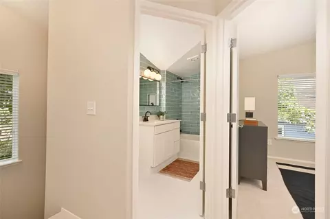 1126 14th Ave #E, Seattle, WA 98122 photo 16