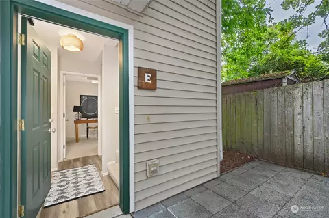 1126 14th Ave #E, Seattle, WA 98122 photo 3