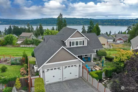 1310 Greenway Pl, Freeland, WA 98249