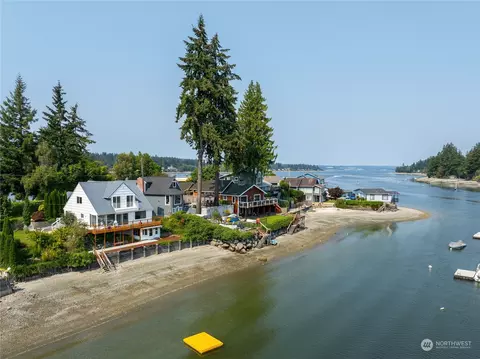 2128 Madrona Point Dr, Bremerton, WA 98312