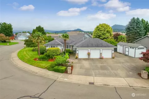 121 Almadon St, Enumclaw, WA 98022
