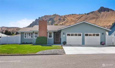 1505 Medina Pl, Wenatchee, WA 98801