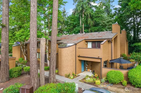 11416 NE 128th St #70, Kirkland, WA 98034
