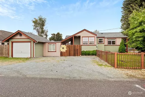 832 E Victoria Ave, Burlington, WA 98233