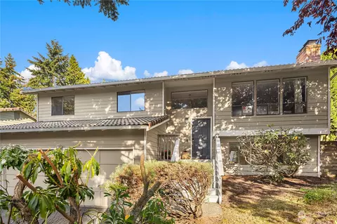1012 NE A Ne 105th St, Seattle, WA 98125