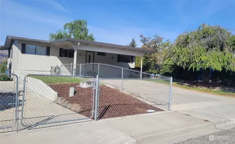 214 Ridgemont Dr, East Wenatchee, WA 98802
