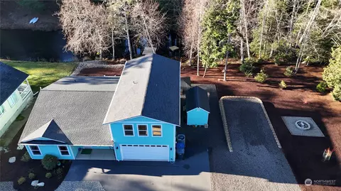 150 E Trails End Pl, Belfair, WA 98528