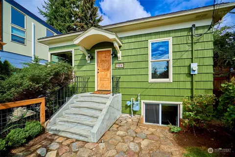 724 N 84th St, Seattle, WA 98103