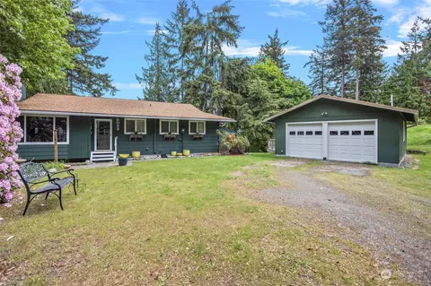 8033 Island Ct, Clinton, WA 98236
