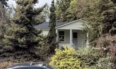 245 SW 119th St, Seattle, WA 98146
