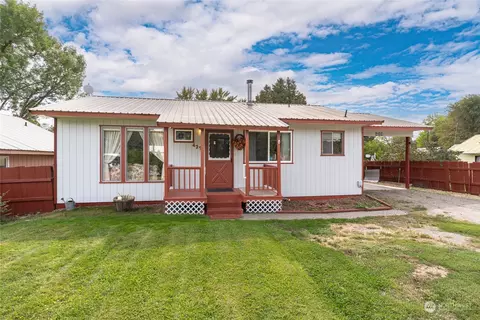 429 3rd Ave W, Omak, WA 98841