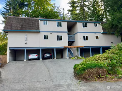 9102 236th St SW, Edmonds, WA 98026