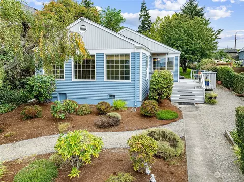 22208 8th Ave S, Des Moines, WA 98198