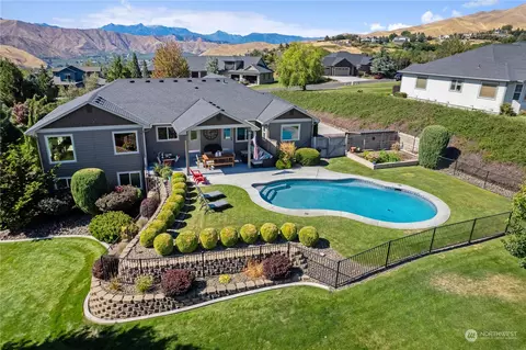3735 Viewmont Dr, Wenatchee, WA 98801