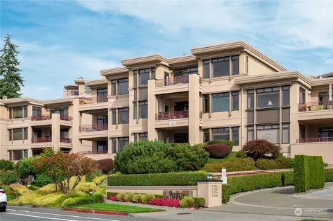 528 Lake St S #A102, Kirkland, WA 98033