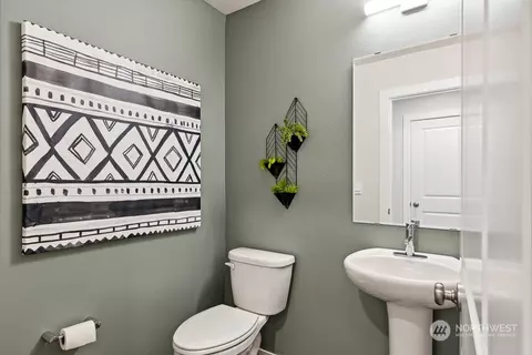 Bath - 9596 7th Ave SE, Everett, WA 98208 photo 1 of 3