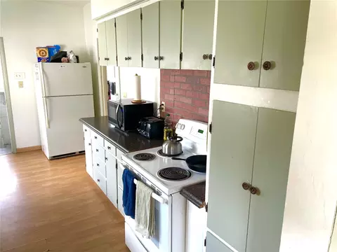 Kitchen - 2017 Colby Ave, Everett, WA 98201 photo 3 of 5