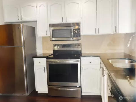 Kitchen - 205 240th St SE, Bothell, WA 98021 photo 1 of 3