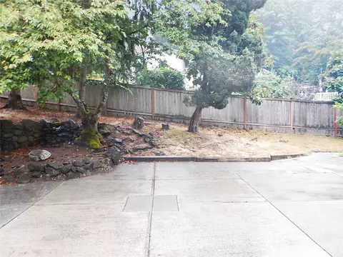 Exterior - 205 240th St SE, Bothell, WA 98021 photo 7 of 8