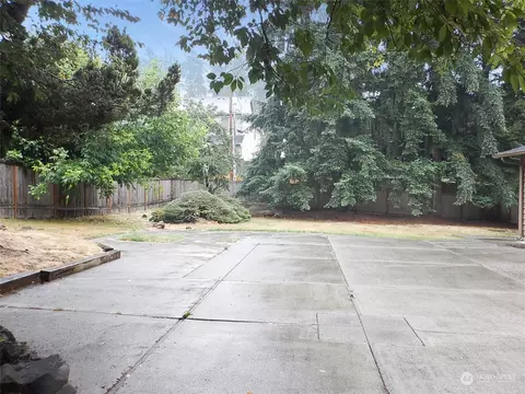 Exterior - 205 240th St SE, Bothell, WA 98021 photo 4 of 8