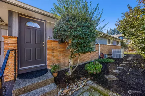 21419 3rd Ave S, Des Moines, WA 98198