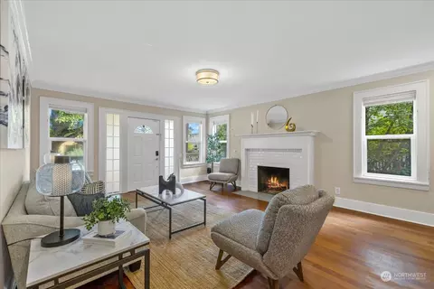 Living - 2811 E Harrison St, Seattle, WA 98112 photo 1 of 3