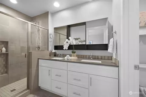 Bath - 1621 Seattle Hill Rd #T4, Bothell, WA 98012 photo 1 of 3