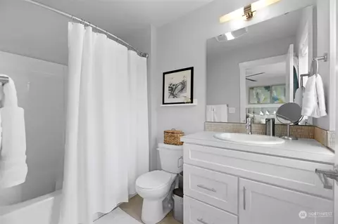 Bath - 1621 Seattle Hill Rd #T4, Bothell, WA 98012 photo 2 of 3