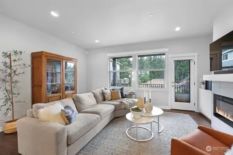 Living - 1621 Seattle Hill Rd #T4, Bothell, WA 98012 photo 3 of 4
