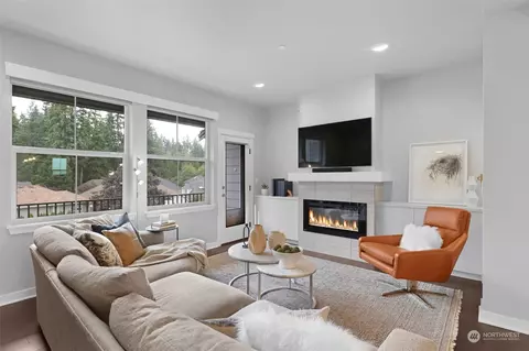 Living - 1621 Seattle Hill Rd #T4, Bothell, WA 98012 photo 2 of 4