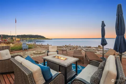 216 Driftwood Shores Rd, Camano Island, WA 98282