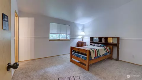 Bedroom - 602 Wallace Ave, Enumclaw, WA 98022 photo 4 of 5