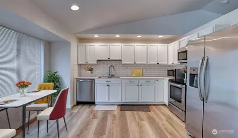 Kitchen - 602 Wallace Ave, Enumclaw, WA 98022 photo 3 of 3