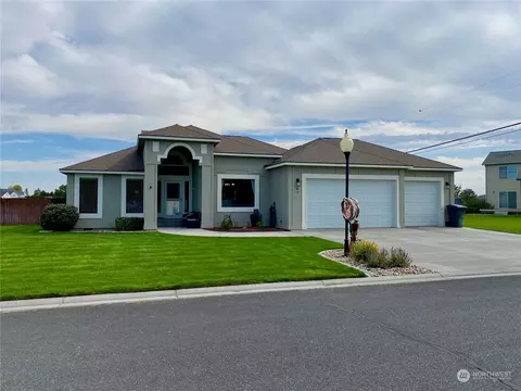 67 Scenic Dr, Moses Lake, WA 98837