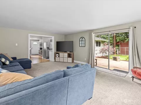 Living - 112 Poppy Rd, Bothell, WA 98012 photo 3 of 4