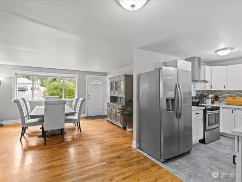 Dining - 112 Poppy Rd, Bothell, WA 98012 photo 3 of 3