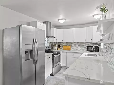 Kitchen - 112 Poppy Rd, Bothell, WA 98012 photo 3 of 4