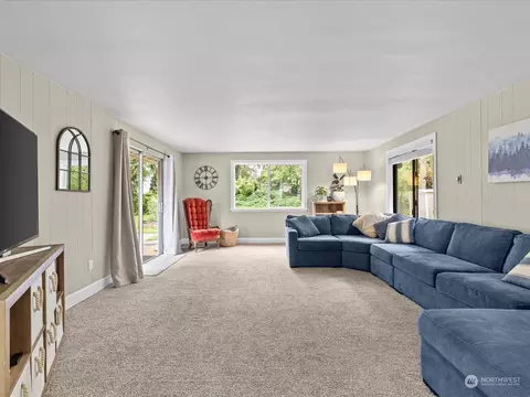 Living - 112 Poppy Rd, Bothell, WA 98012 photo 2 of 4