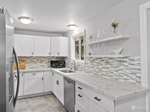 Kitchen - 112 Poppy Rd, Bothell, WA 98012 photo 1 of 4