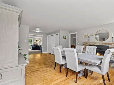 Dining - 112 Poppy Rd, Bothell, WA 98012 photo 1 of 3