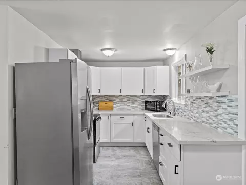 Kitchen - 112 Poppy Rd, Bothell, WA 98012 photo 2 of 4