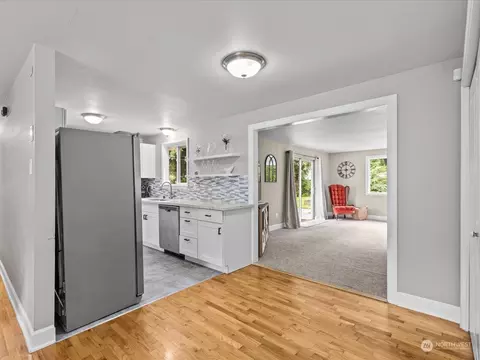 Entry Way - 112 Poppy Rd, Bothell, WA 98012 photo 2 of 3